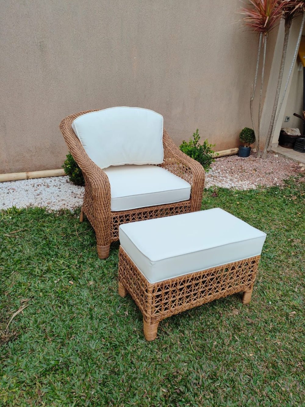 Conjunto Caribe Poltrona com puff
