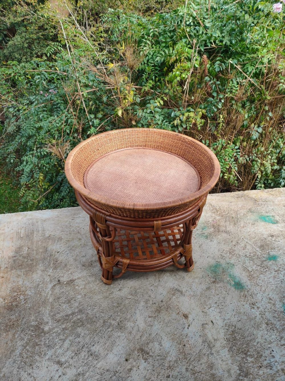 Mesa de centro Bandeja fibra natural rotin com junco e palha importada envelhecida